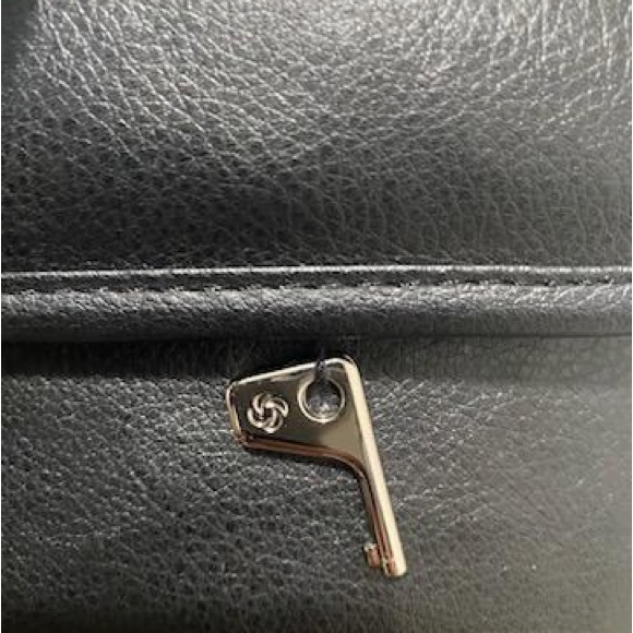 Samsonite leather flap over briefcase with shoulder strap and key - Picture 3 of 12